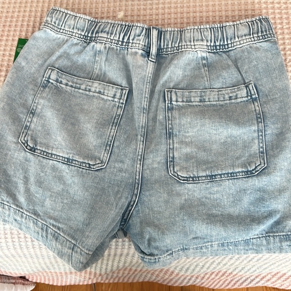 NWT GAP Denim Shorts - Picture 3 of 5